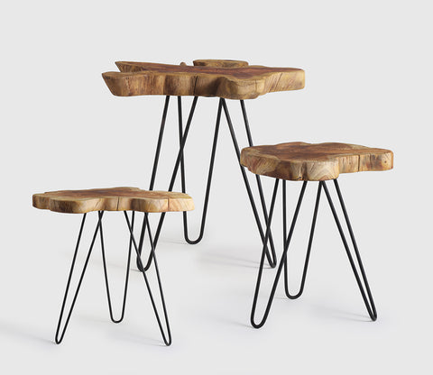 Set med små bord av teak